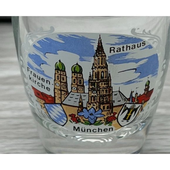 Munchen Germany Shot Glass Vintage Rathaus Frauen Kirche City View - Picture 2 of 7